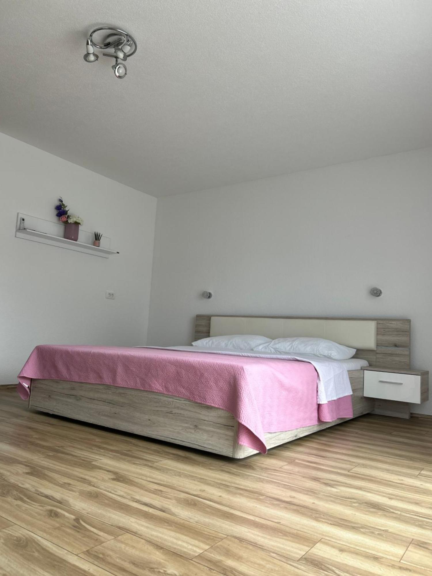 Apartments And Rooms Krizmanic Smoljanac Exterior foto